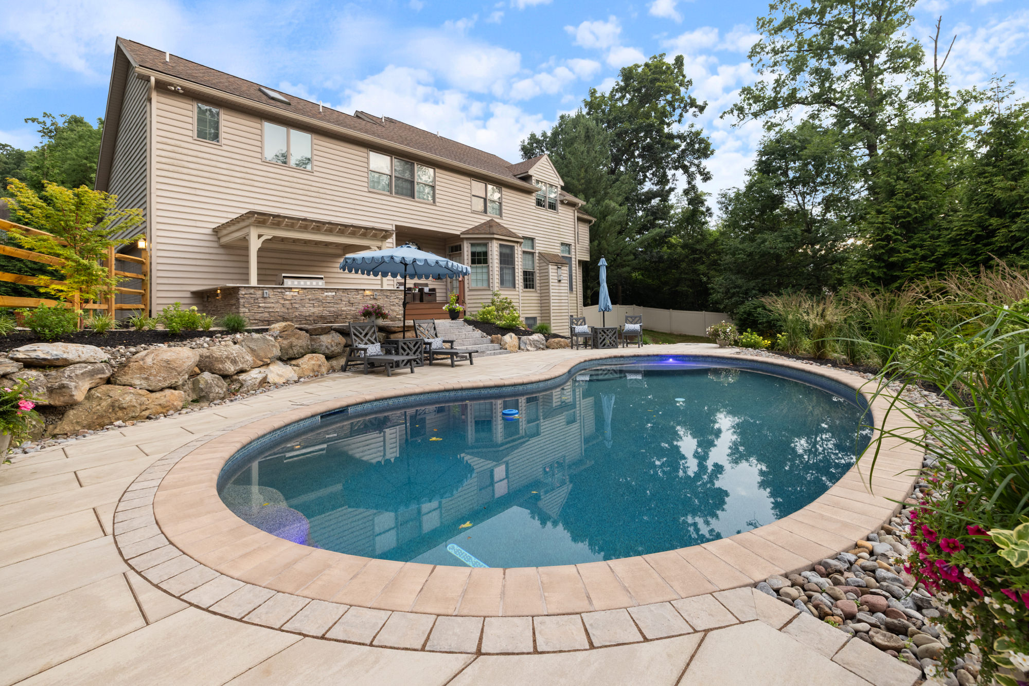Brookridge Dr Outdoor Living, image 3