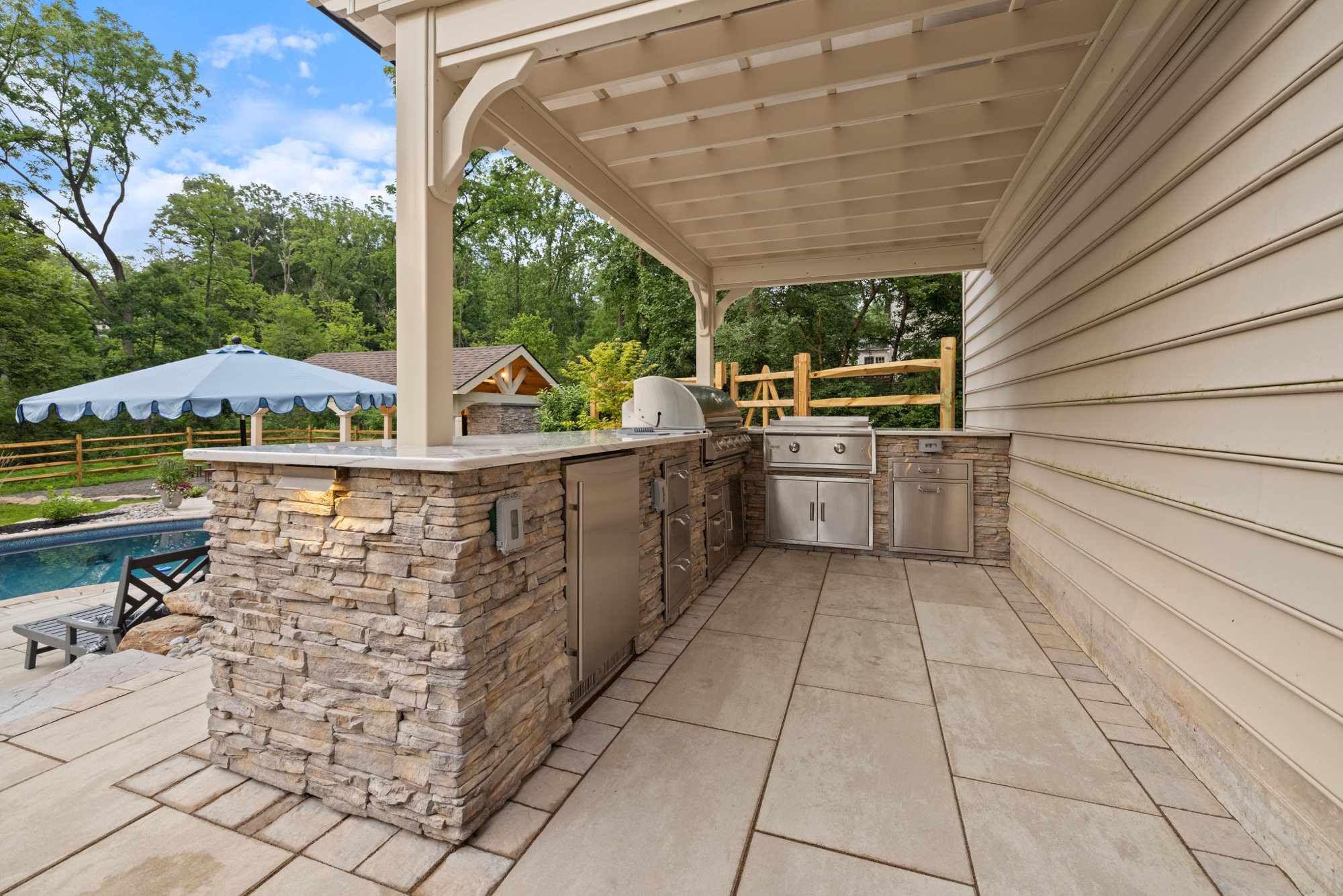 Brookridge Dr Outdoor Living, image 4