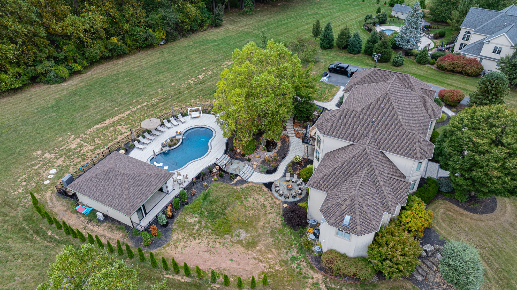 Emmaus Poolside Resort, image 2